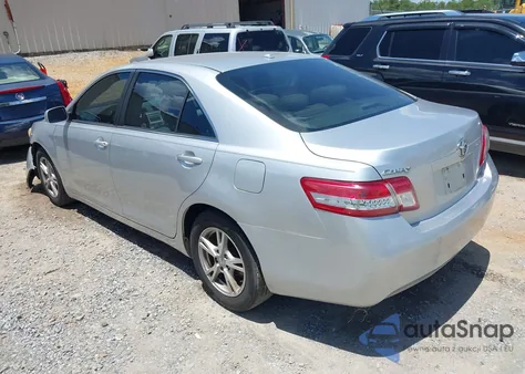 2010 Toyota Camry Le z USA, uszkodzony, nr VIN 4T4BF3EK0AR011594
